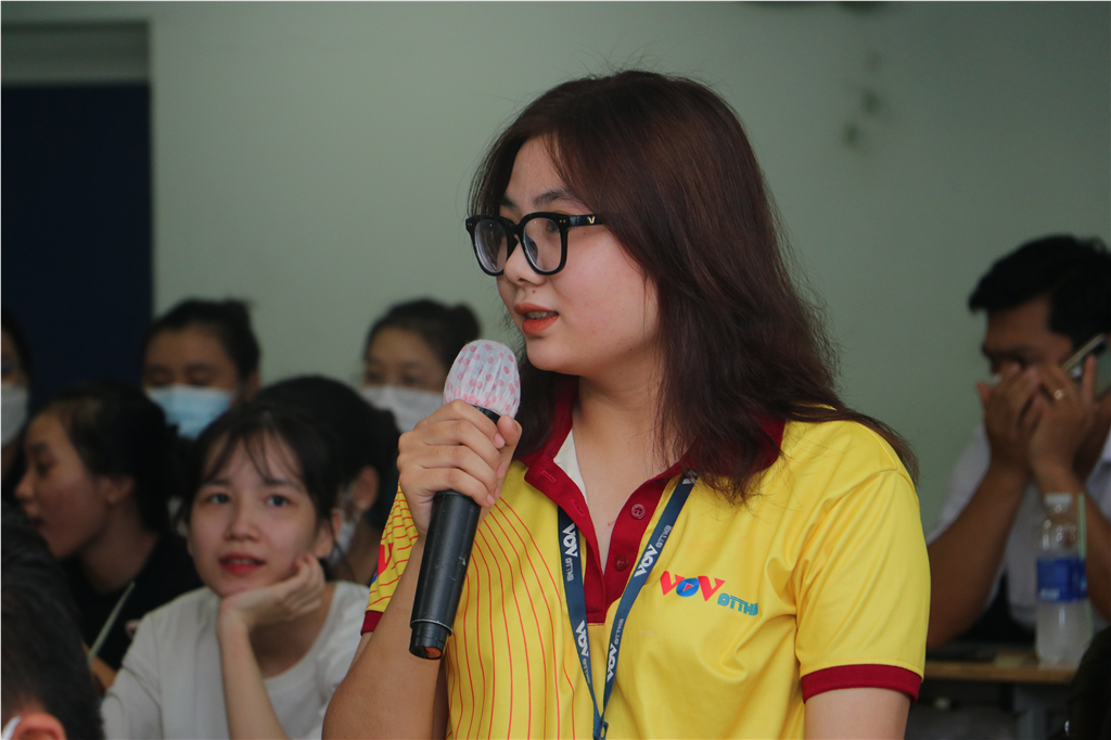 Khoa Báo chí - Truyền thông tổ chức buổi nói chuyện chuyên đề “Social Media – Kỹ năng và thích ứng”