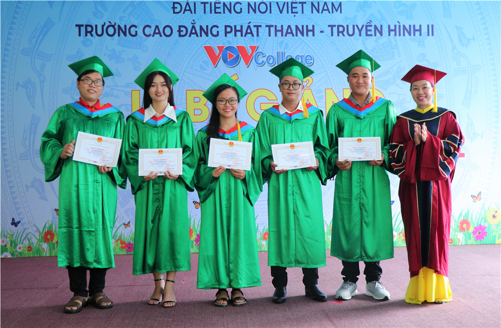 VOV College tổ chức trao bằng tốt nghiệp năm 2022
