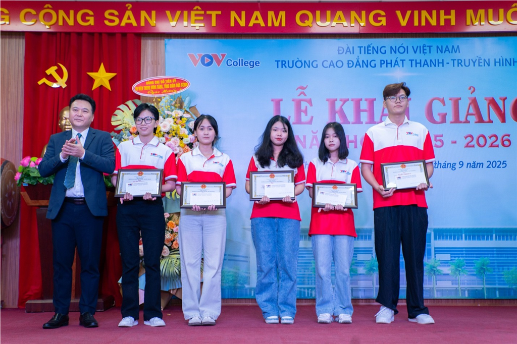 VOV College tổ chức trao bằng tốt nghiệp năm 2022
