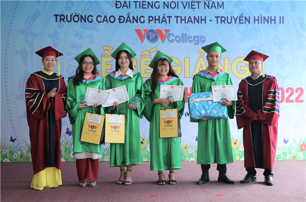 VOV College tổ chức trao bằng tốt nghiệp năm 2022