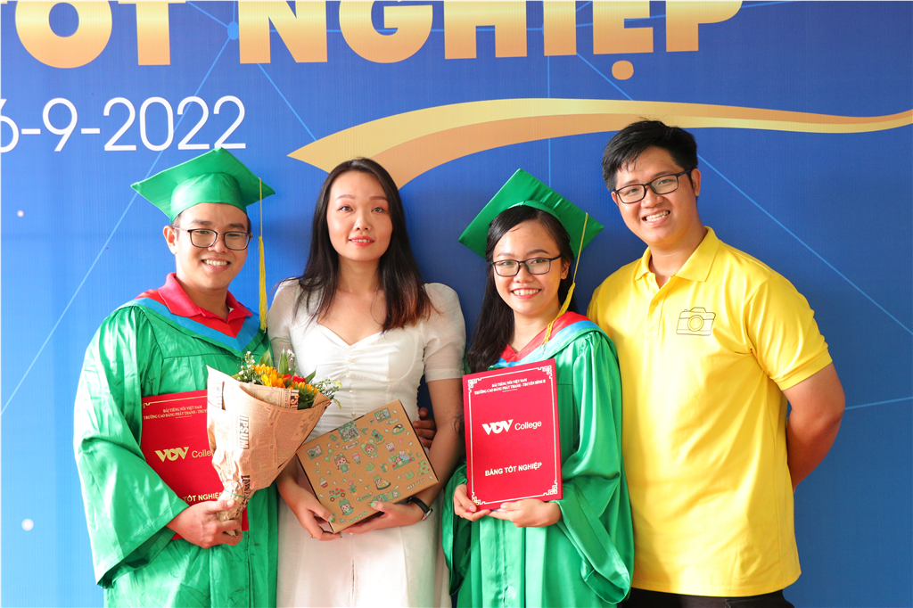 VOV College tổ chức trao bằng tốt nghiệp năm 2022