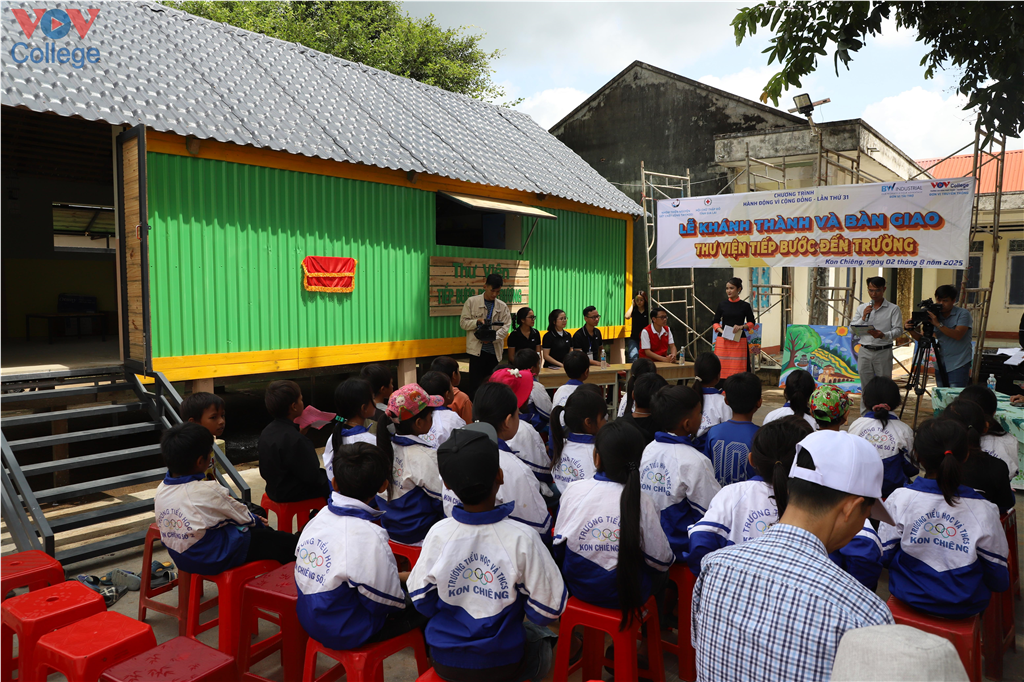 Tập huấn kiến thức an toàn giao thông & kỹ năng lái xe an toàn cho Đoàn viên thanh niên VOV College