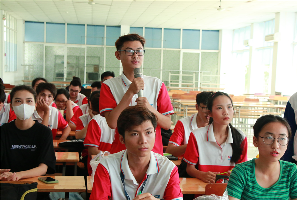 Tập huấn kiến thức an toàn giao thông & kỹ năng lái xe an toàn cho Đoàn viên thanh niên VOV College