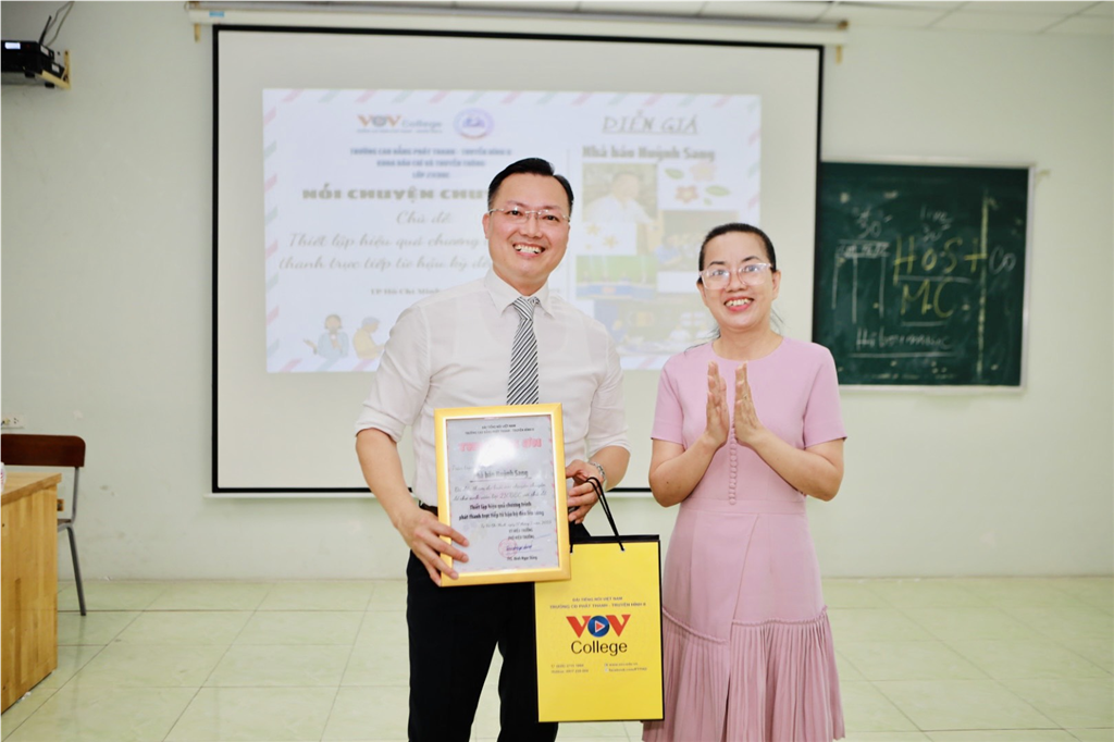 Tập huấn kiến thức an toàn giao thông & kỹ năng lái xe an toàn cho Đoàn viên thanh niên VOV College