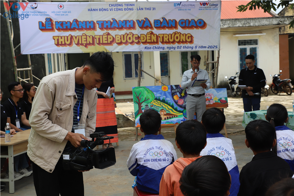 Tập huấn kiến thức an toàn giao thông & kỹ năng lái xe an toàn cho Đoàn viên thanh niên VOV College