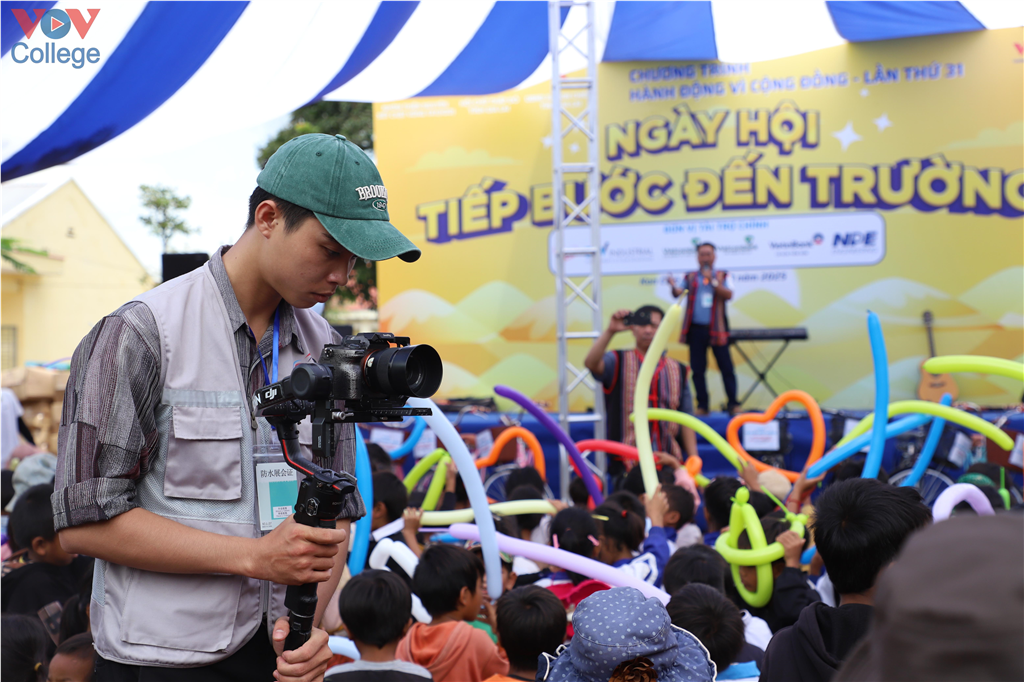 Tập huấn kiến thức an toàn giao thông & kỹ năng lái xe an toàn cho Đoàn viên thanh niên VOV College