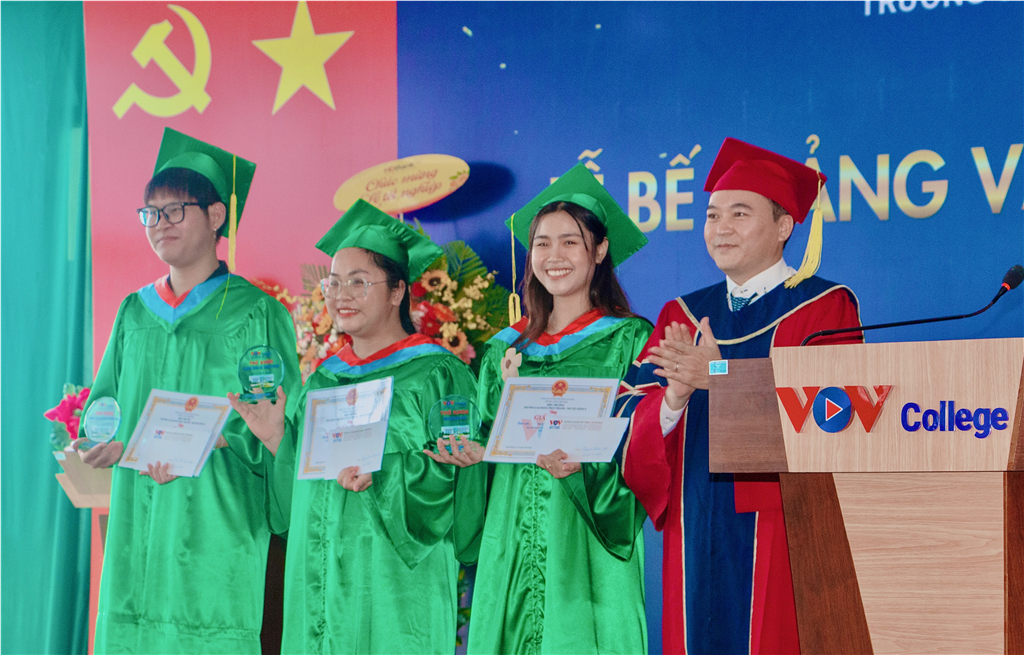 VOV College tổ chức trao bằng tốt nghiệp cho sinh viên khóa 2021 - 2023