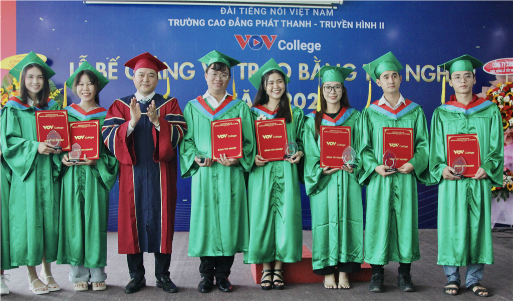VOV College tổ chức trao bằng tốt nghiệp cho sinh viên khóa 2021 - 2023
