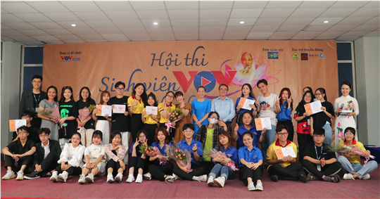 Sôi nổi Hội thi “Sinh viên VOV College theo dấu chân Bác”
