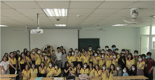 Khoa Báo chí & Truyền thông tổ chức nói chuyện chuyên đề “Kĩ năng thực hiện phóng sự ngắn phát thanh”