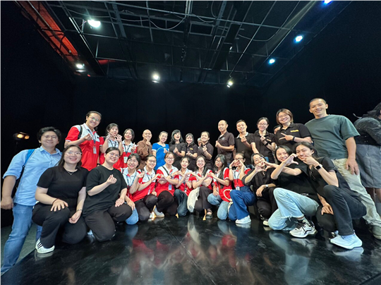 SINH VIÊN BÁO CHÍ THAM DỰ CHƯƠNG TRÌNH “NHƯ CHƯA HỀ CÓ CUỘC CHIA LY”  