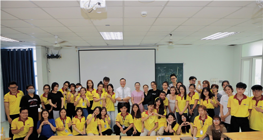 SINH VIÊN K21 BÁO CHÍ THAM DỰ BUỔI NÓI CHUYỆN CHUYÊN ĐỀ PHÁT THANH TRỰC TIẾP