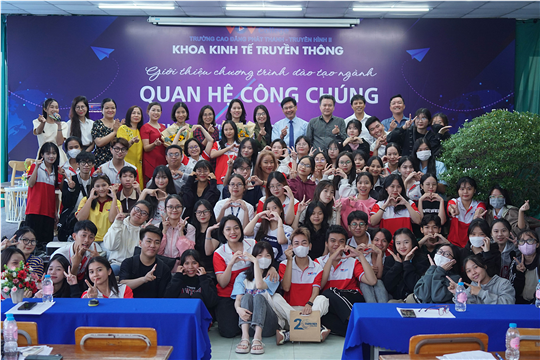Khoa Kinh tế Truyền thông tổ chức giới thiệu chương trình đào tạo ngành Quan hệ Công chúng cho năm học 2024-2025 