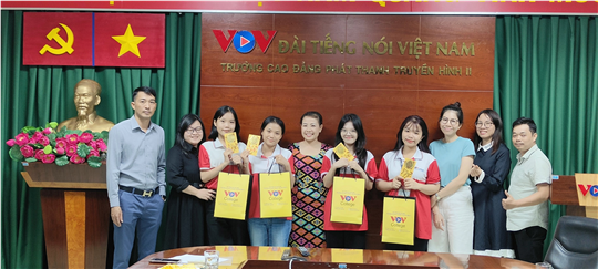 Trường Cao đẳng Phát thanh - Truyền hình II đã tổ chức buổi Họp mặt cho sinh viên đón Tết xa nhà.