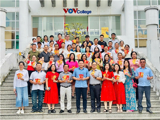 VOVC gặp mặt Tân Niên