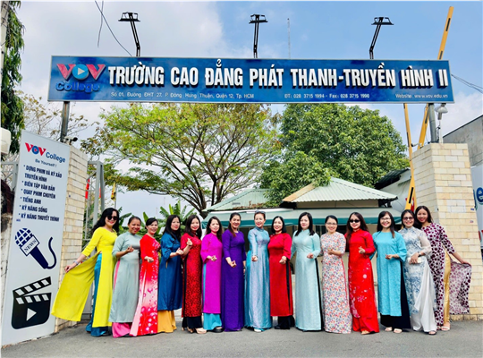 Rực rỡ sắc màu trong Tuần lễ Áo dài  tại Trường Cao đẳng Phát thanh - Truyền hình II