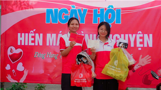 Đoàn Thanh niên VOV College tham gia Ngày hội Hiến máu tình nguyện. 